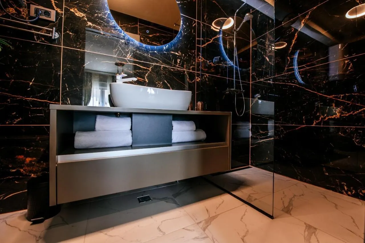 ゲストハウス Luxury Rooms Vindemiae ザダル