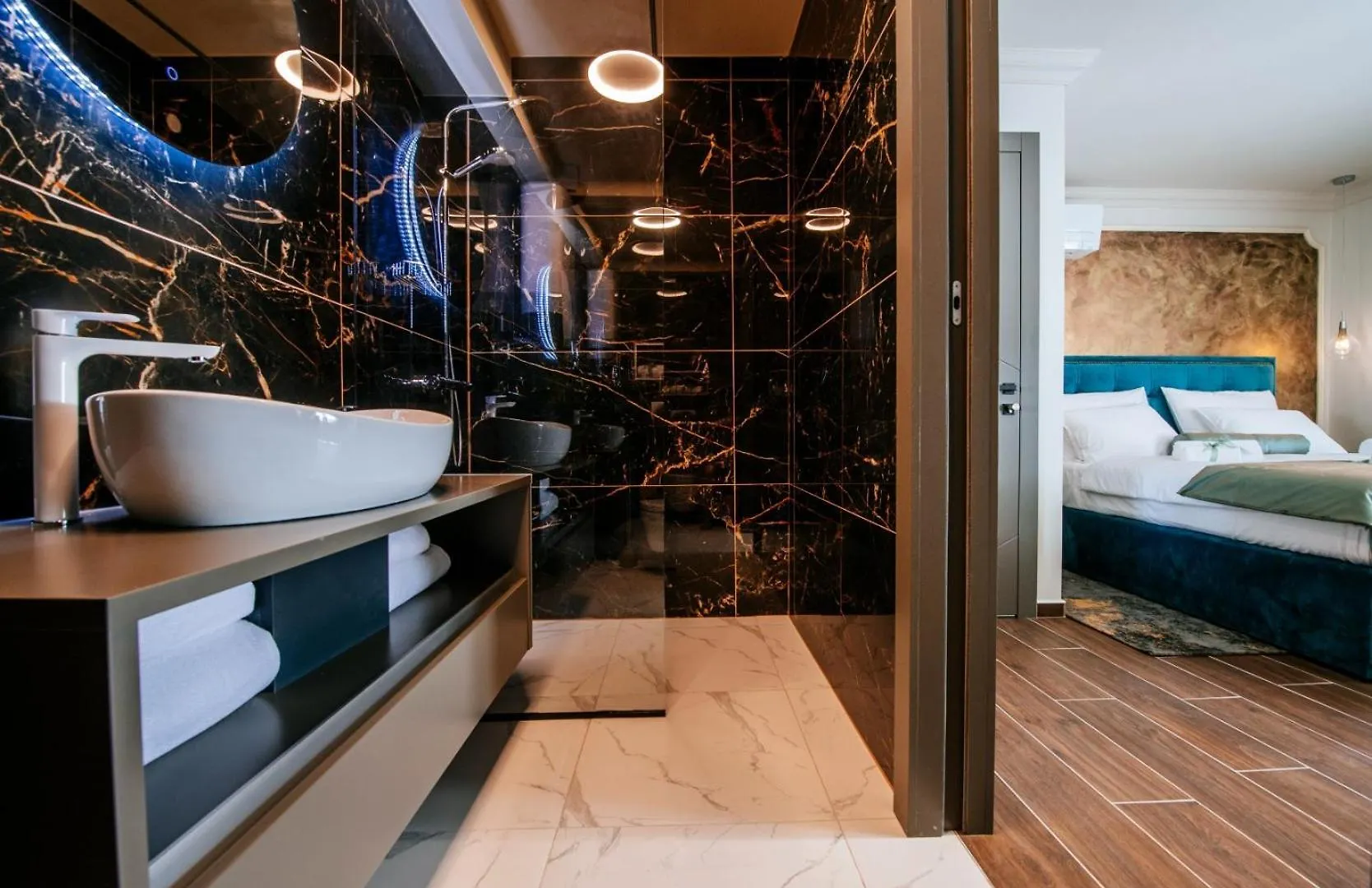 Luxury Rooms Vindemiae ザダル